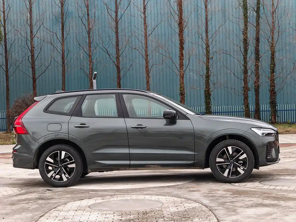 Volvo XC60 2026 B5 Sport