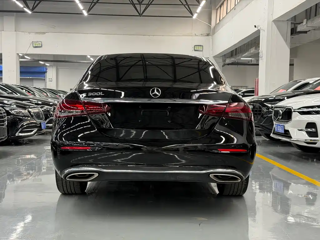 MERCEDES-BENZ E CLASS