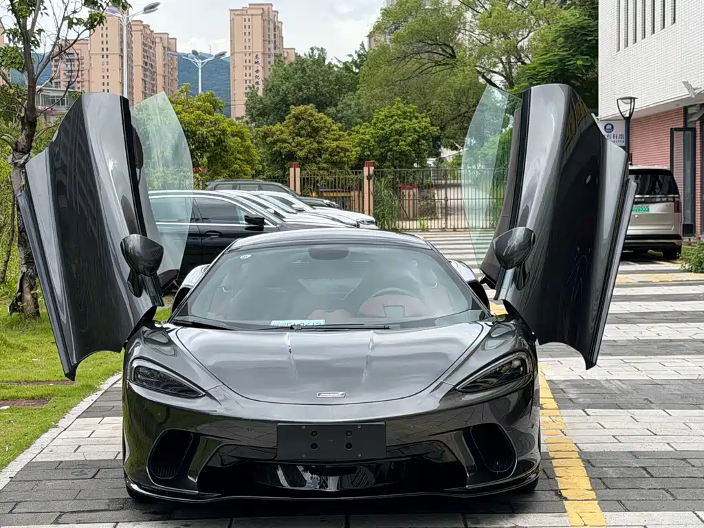 McLaren GT