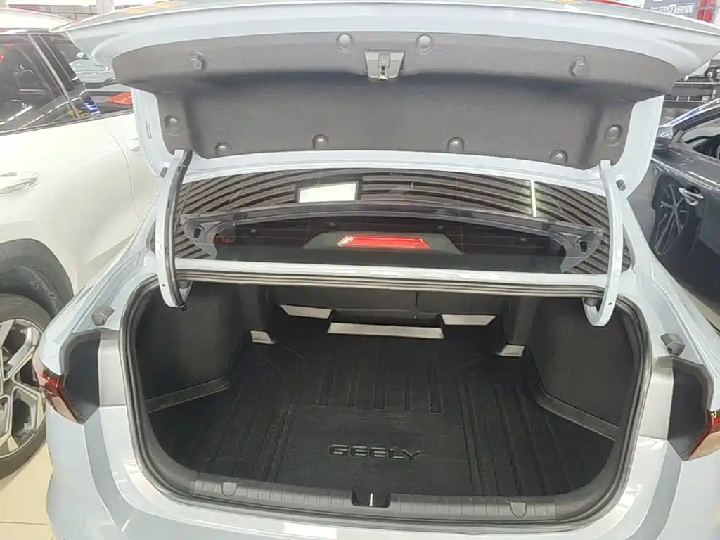 Geely Emgrand — миниатюра 19