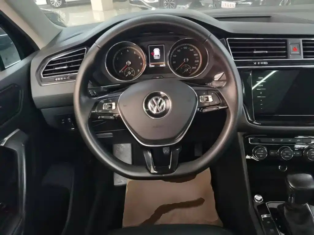 Volkswagen Tiguan L — миниатюра 11