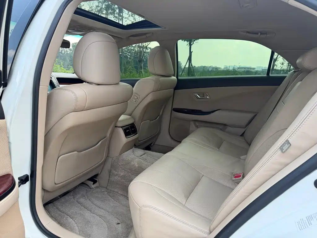 Toyota Crown — миниатюра 12