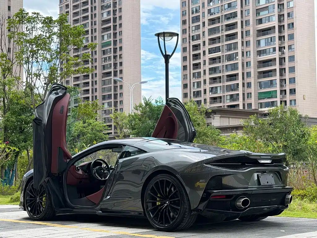 McLaren GT — миниатюра 5
