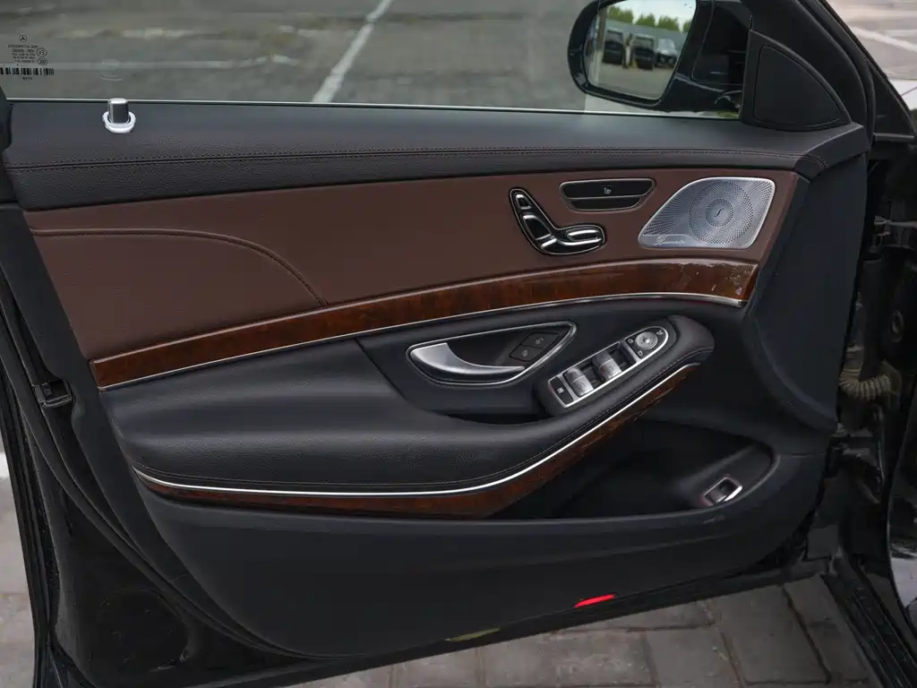Mercedes-Benz S-Class — миниатюра 12
