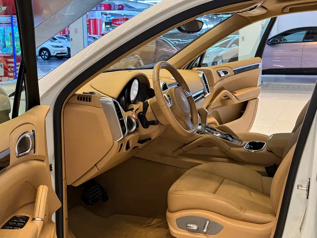 Porsche Cayenne — миниатюра 5