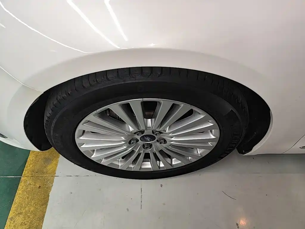 Ford Taurus — миниатюра 23
