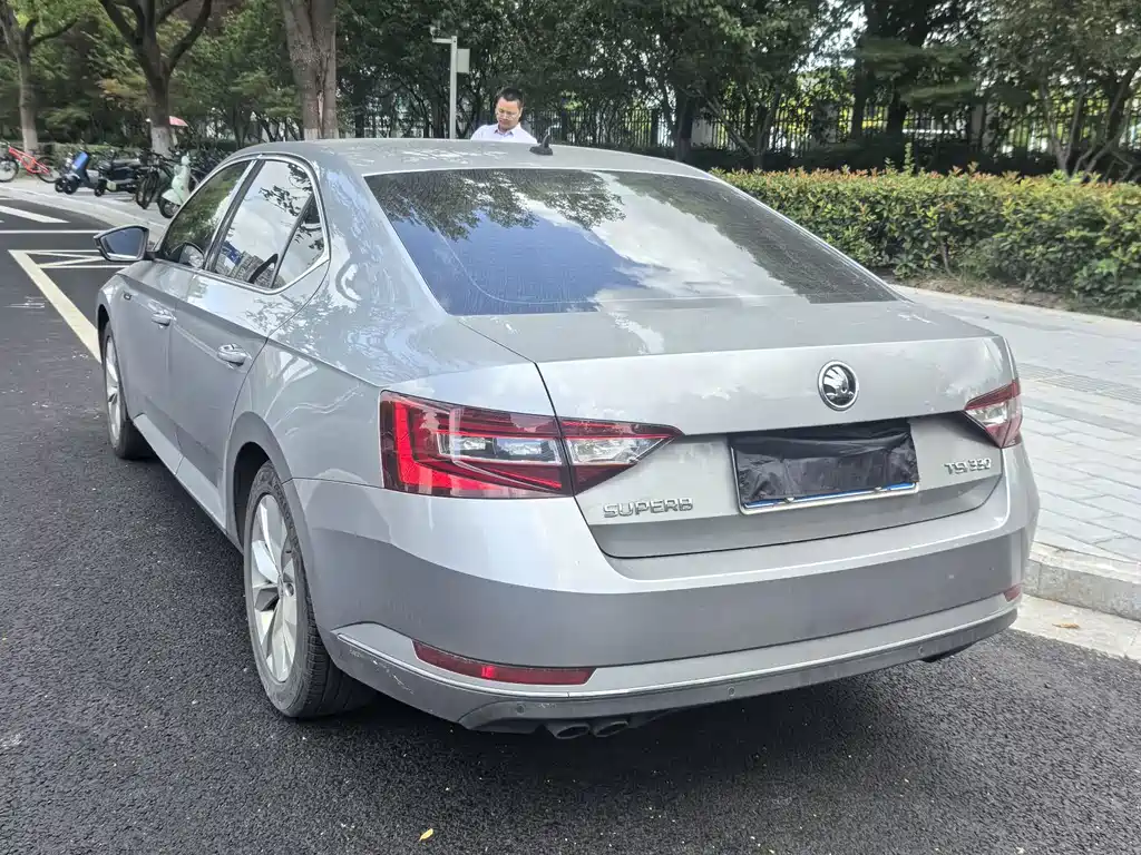 Skoda Superb — миниатюра 9