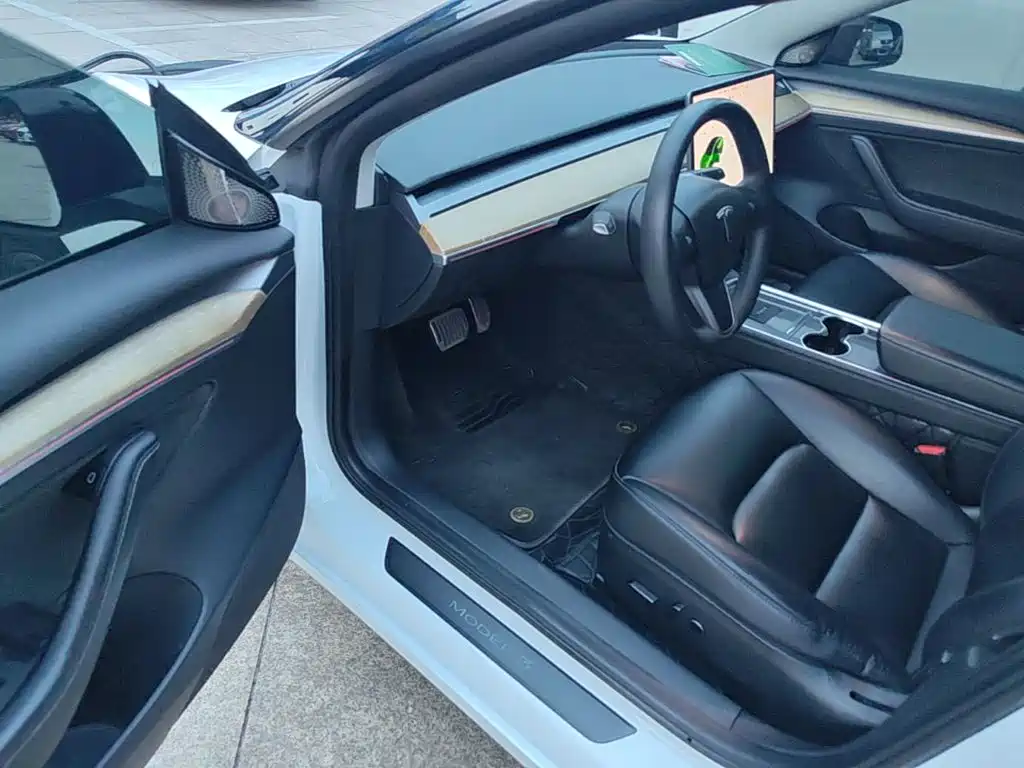 Tesla Model 3 — миниатюра 16