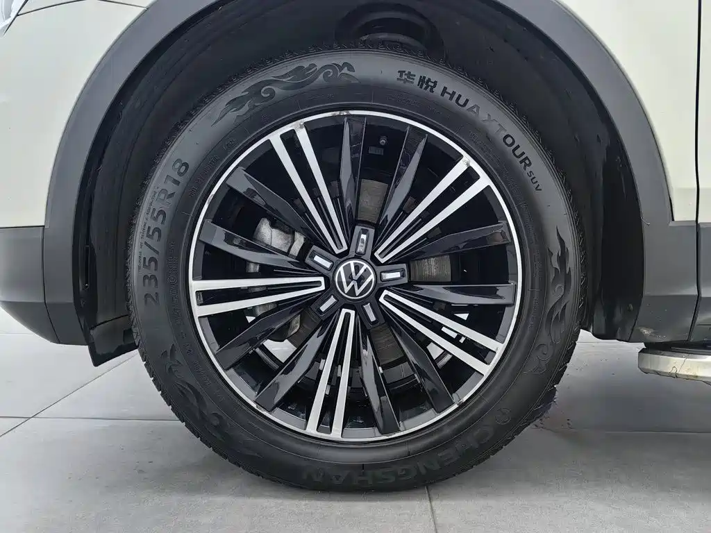 Volkswagen Tiguan L — миниатюра 17