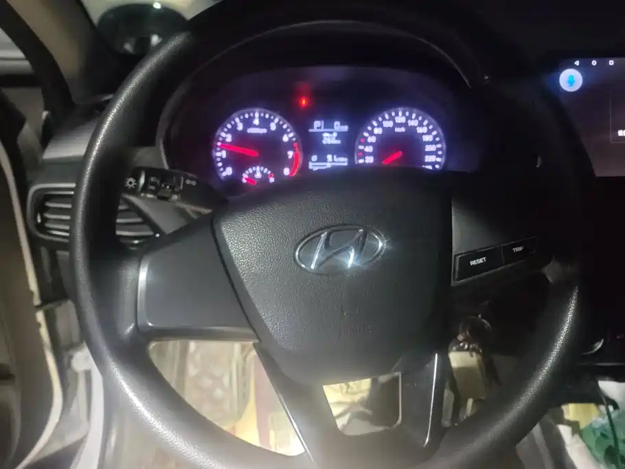 Hyundai Elantra — миниатюра 15