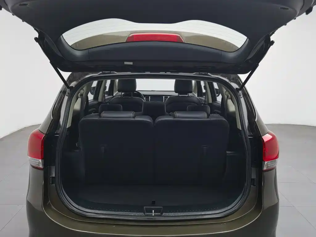 Kia Carens — миниатюра 16