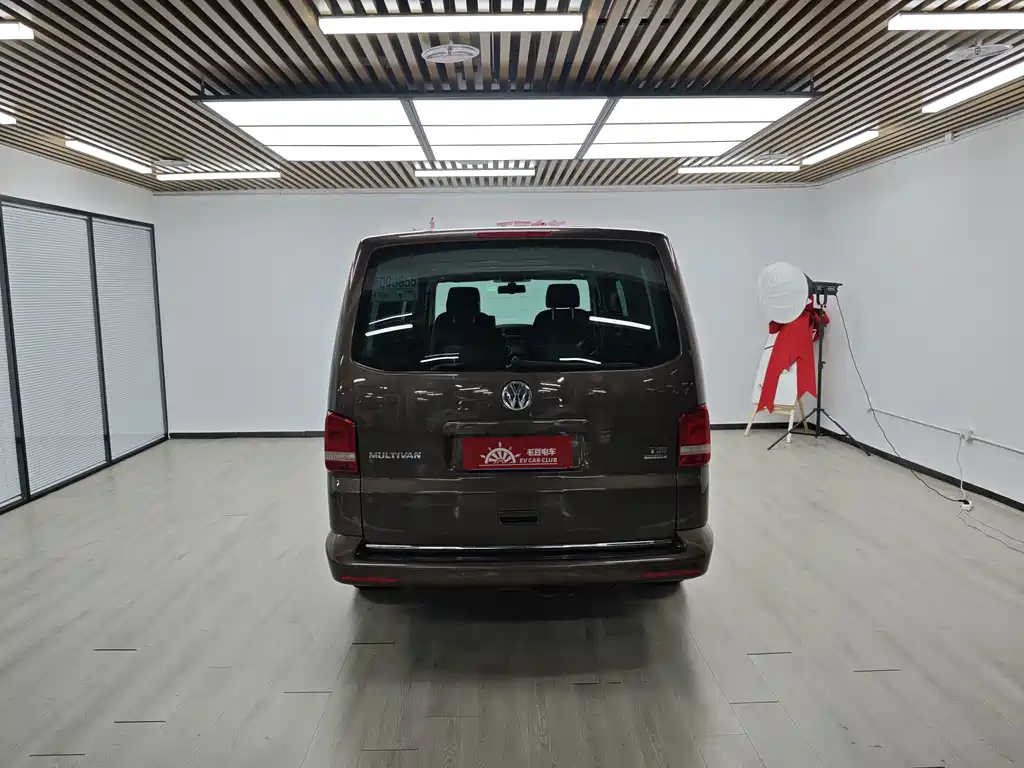 Volkswagen Multivan — миниатюра 6