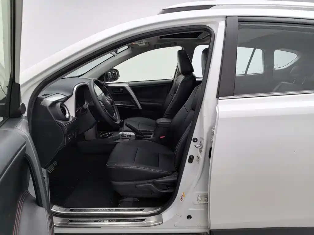 Toyota RAV4 — миниатюра 10