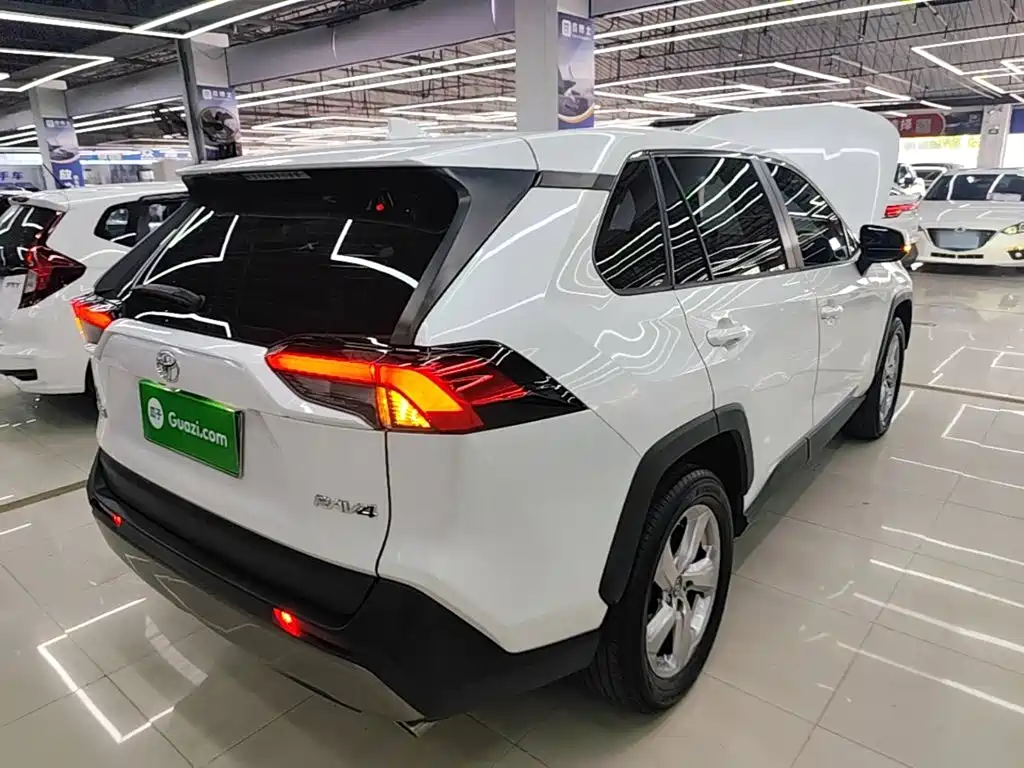 Toyota RAV4 — миниатюра 7