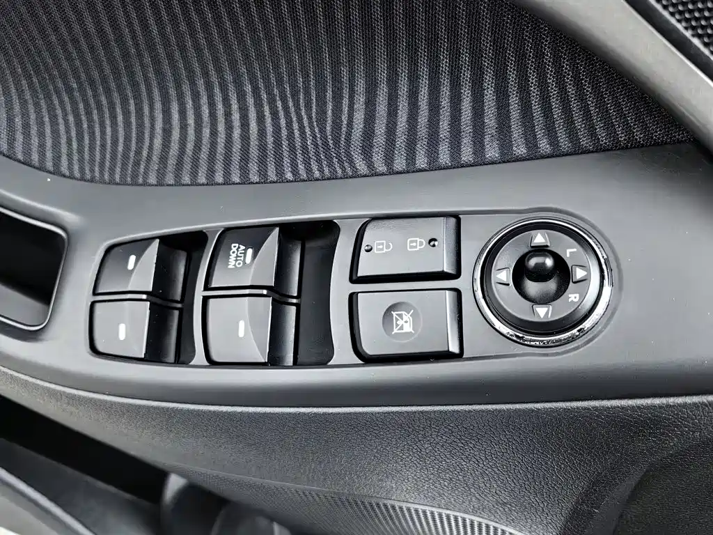 Hyundai Elantra Langdong — миниатюра 9