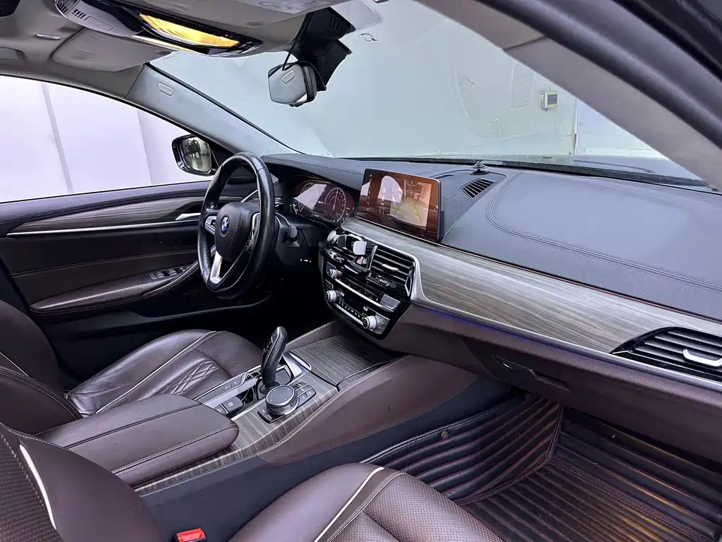 BMW 5 Series New Energy — миниатюра 9