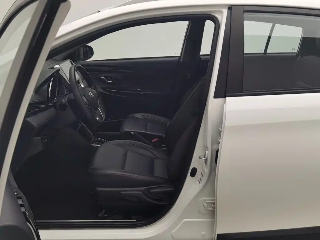 Toyota Yaris L — миниатюра 10