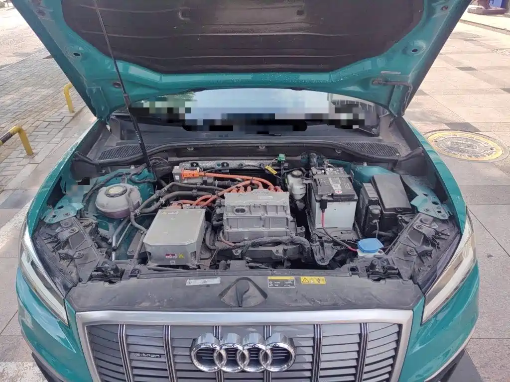 Audi Q2L e-tron — миниатюра 11