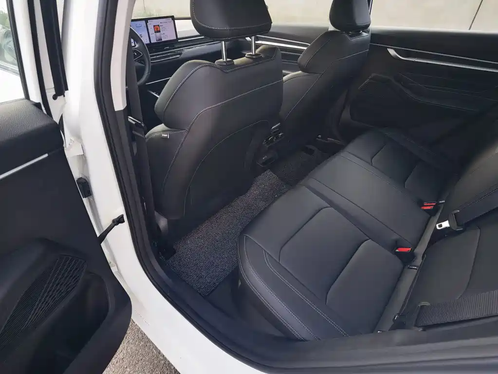 Geely Emgrand — миниатюра 7