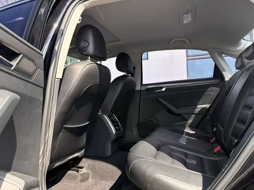 Volkswagen Passat — миниатюра 8