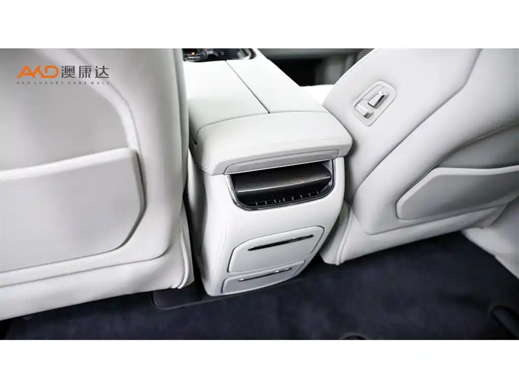 Volvo EM90 2025 Ultra мест