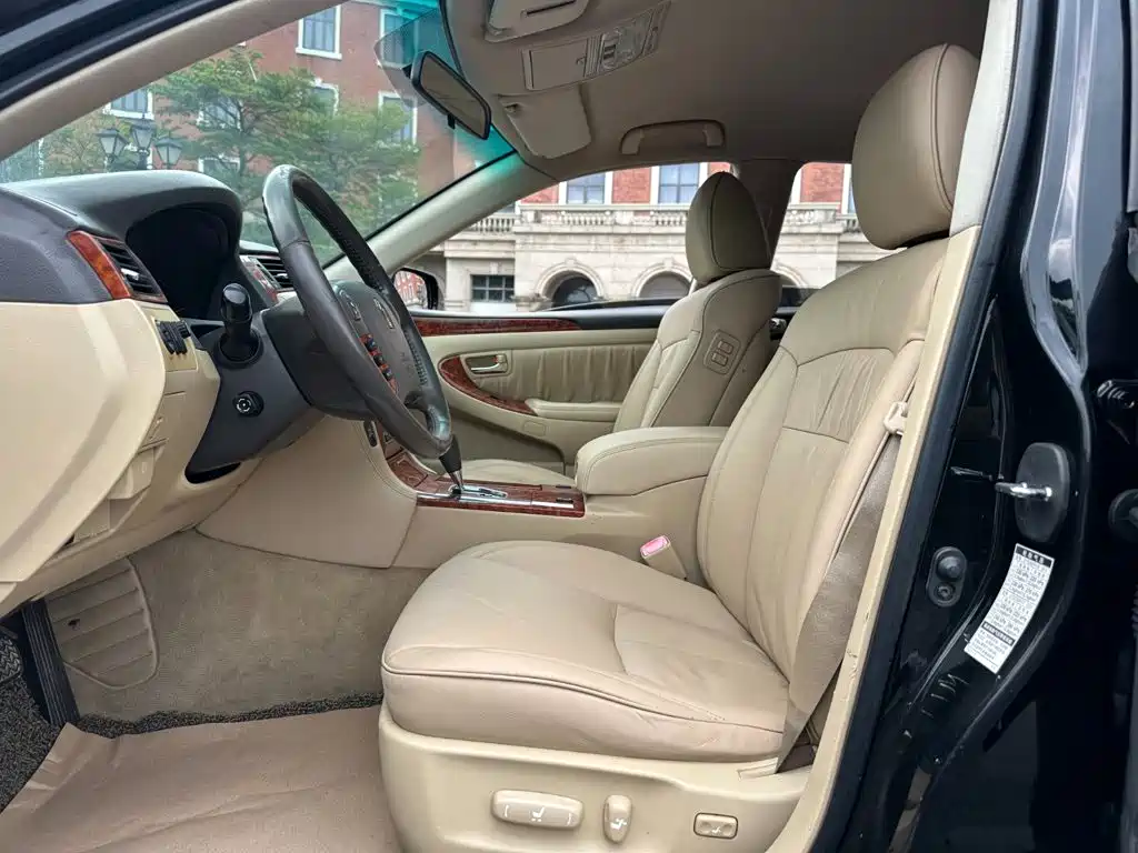 Toyota Crown — миниатюра 5