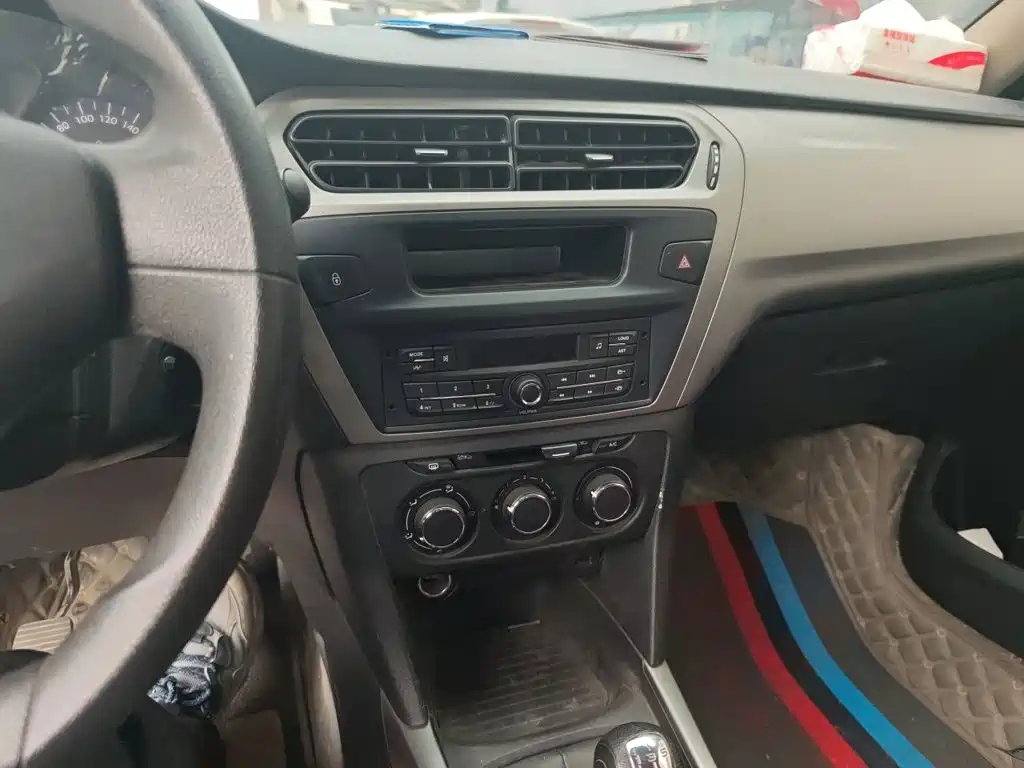 Citroen Elysee — миниатюра 14