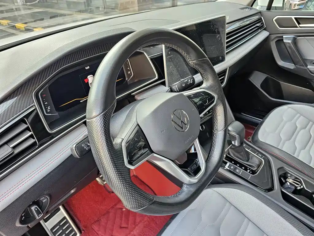 VOLKSWAGEN TIGUAN X