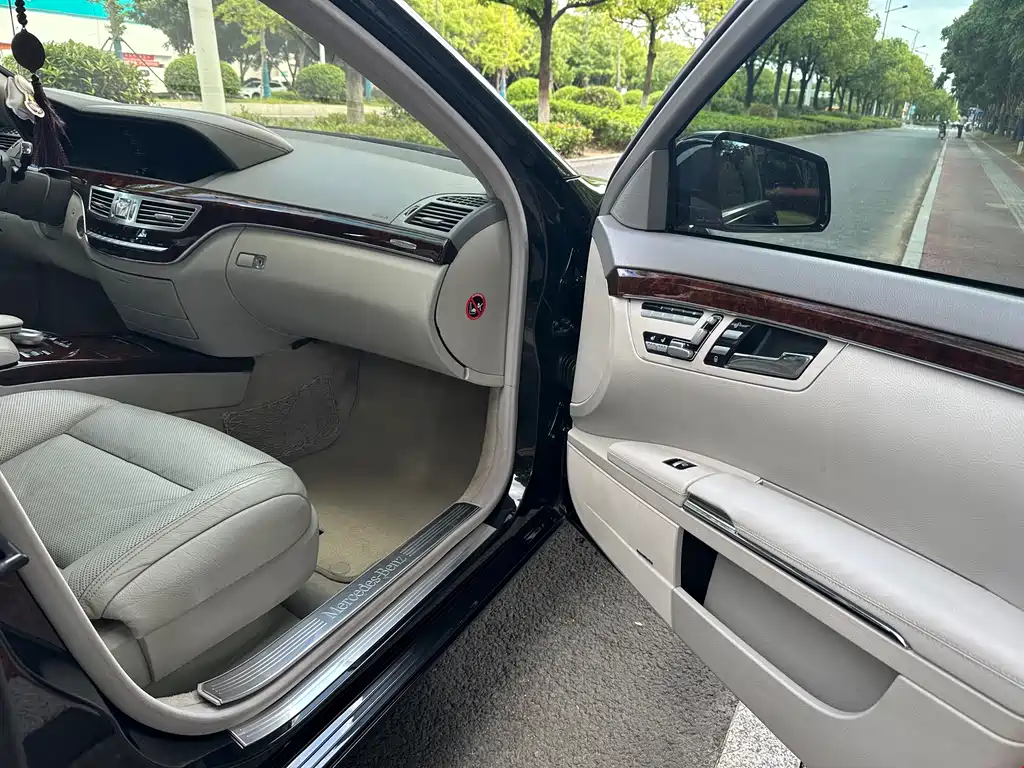 Mercedes-Benz S-Class — миниатюра 12