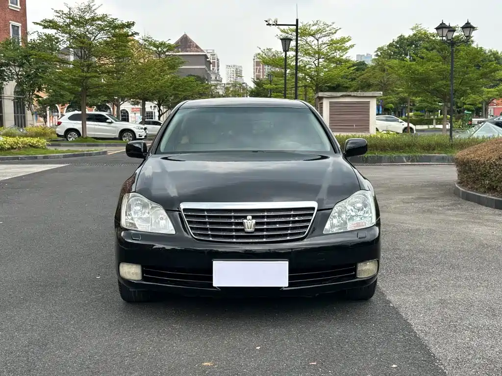 Toyota Crown — миниатюра 2