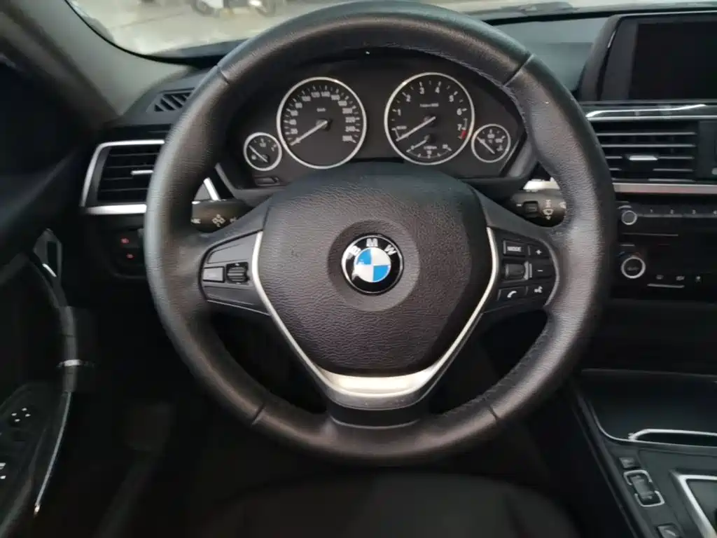 BMW 3 Series — миниатюра 11