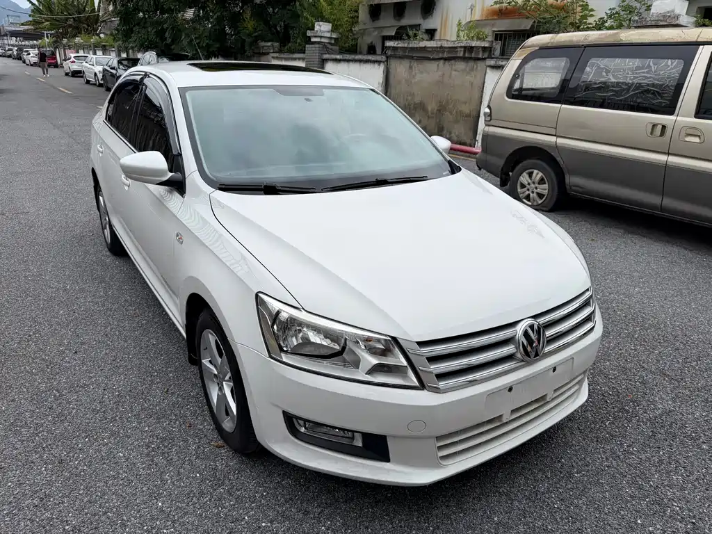 Volkswagen Santana — миниатюра 2