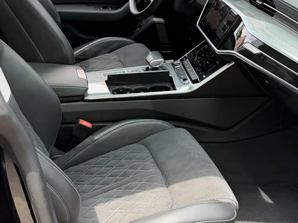 Audi A7L 2024 — фото 10