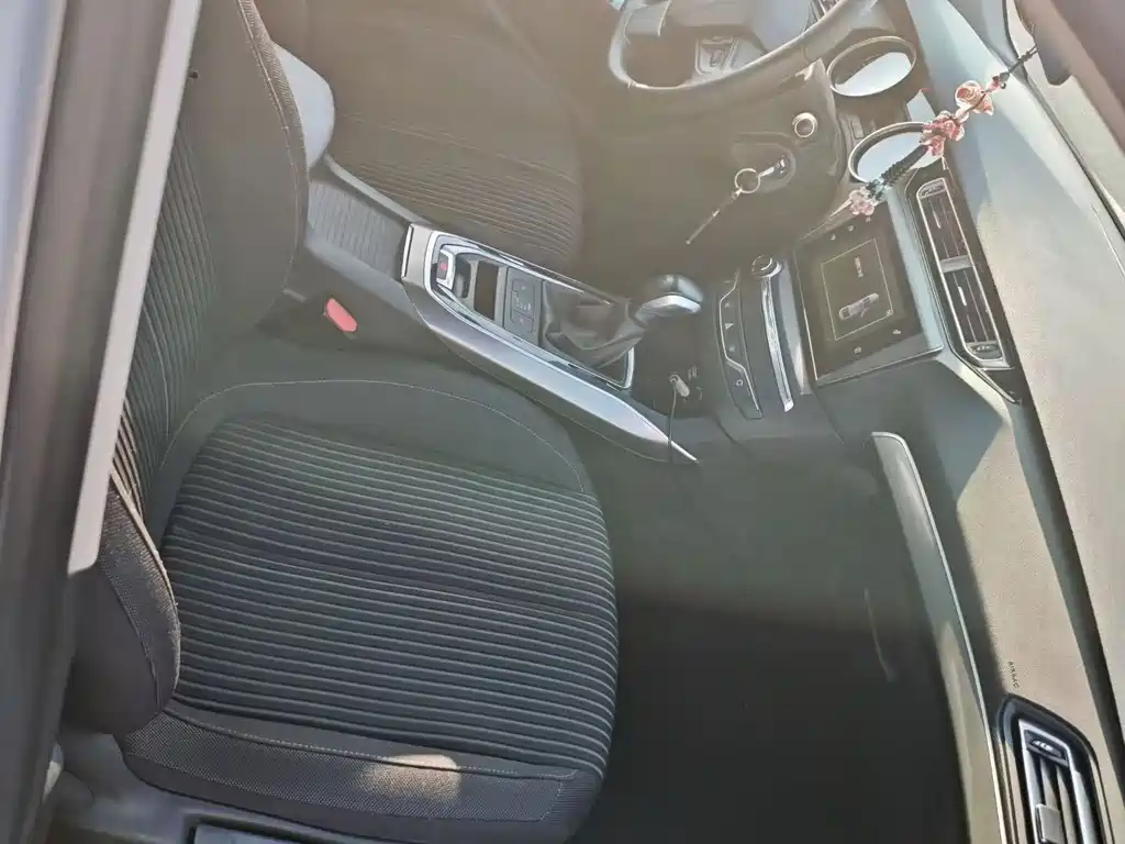 Peugeot 408 — миниатюра 5