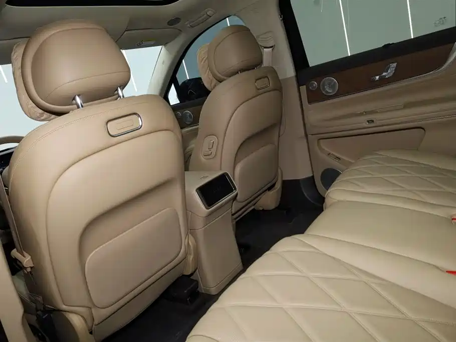 AITO ASK THE WORLD M9