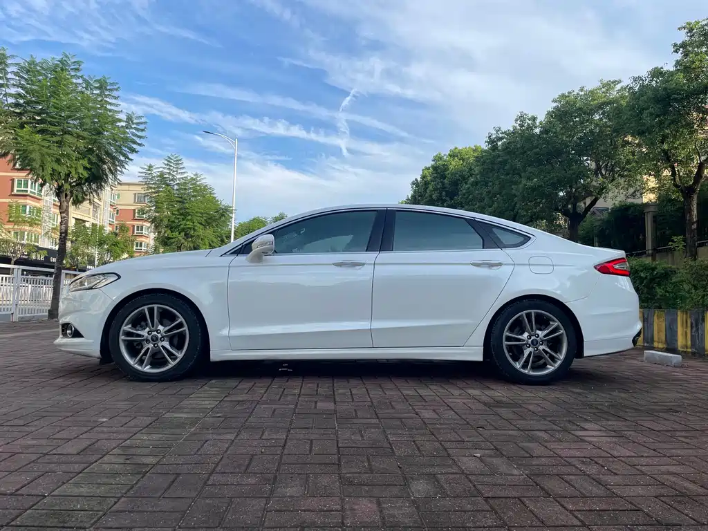 Ford Mondeo — миниатюра 7