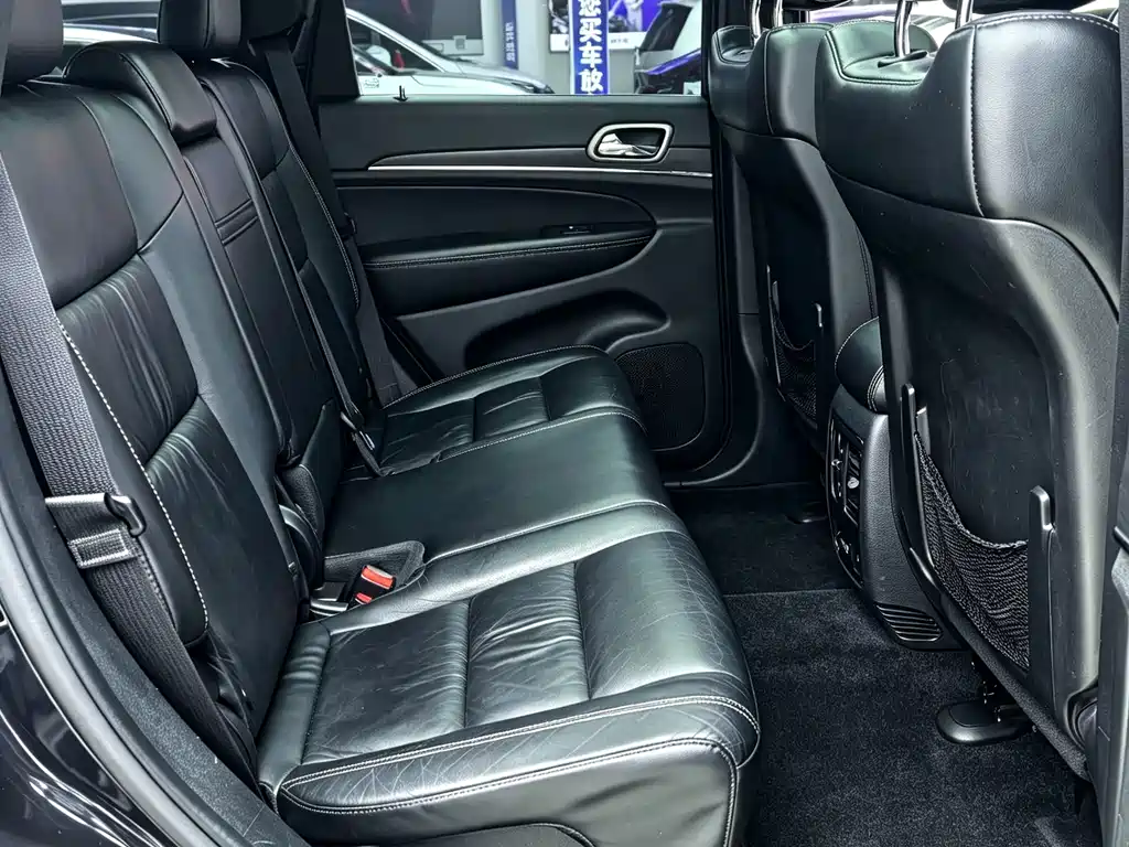 Jeep Grand Cherokee (Import) — миниатюра 11