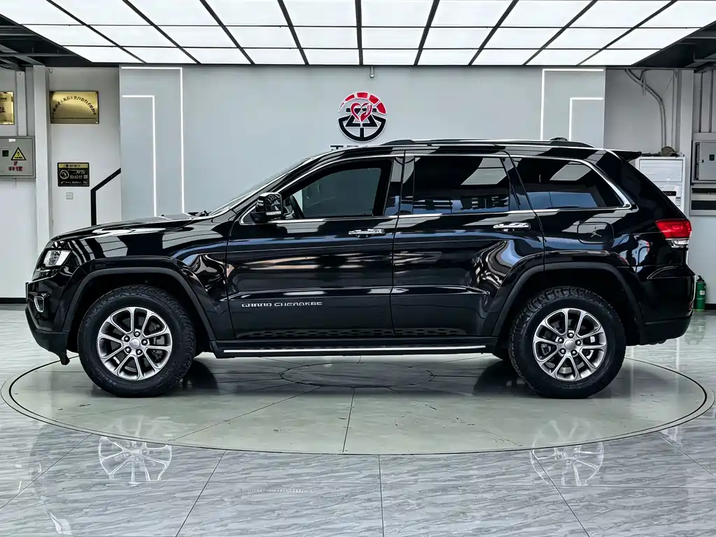 Jeep Grand Cherokee (Import) — миниатюра 4