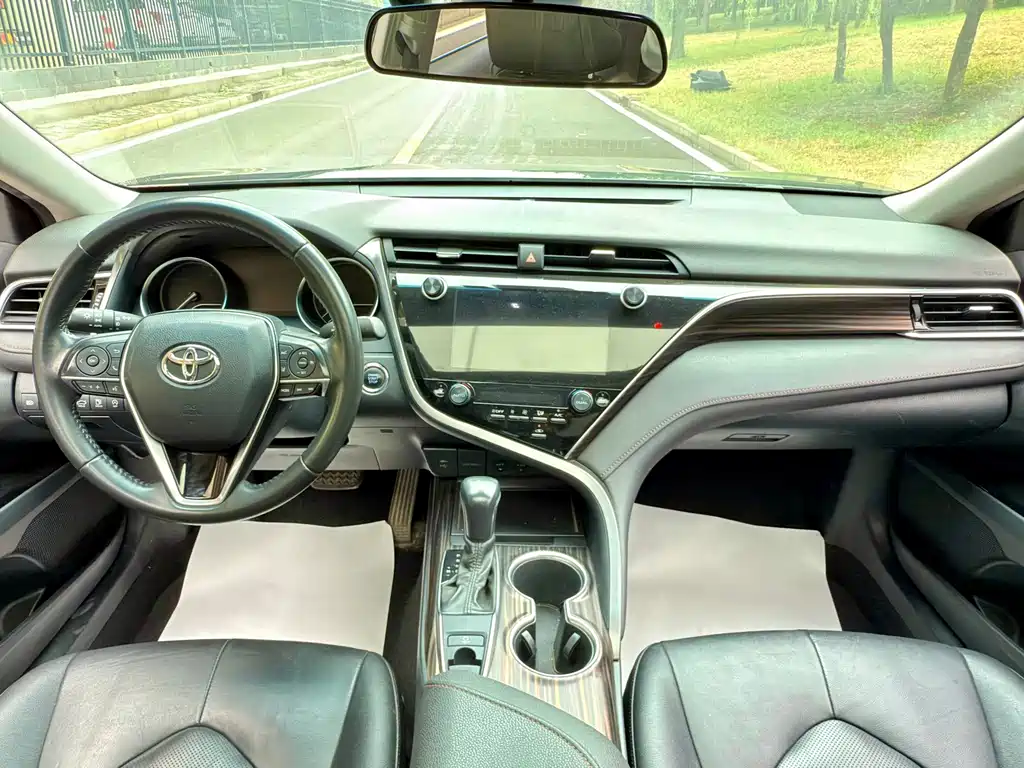 Toyota Camry — миниатюра 8