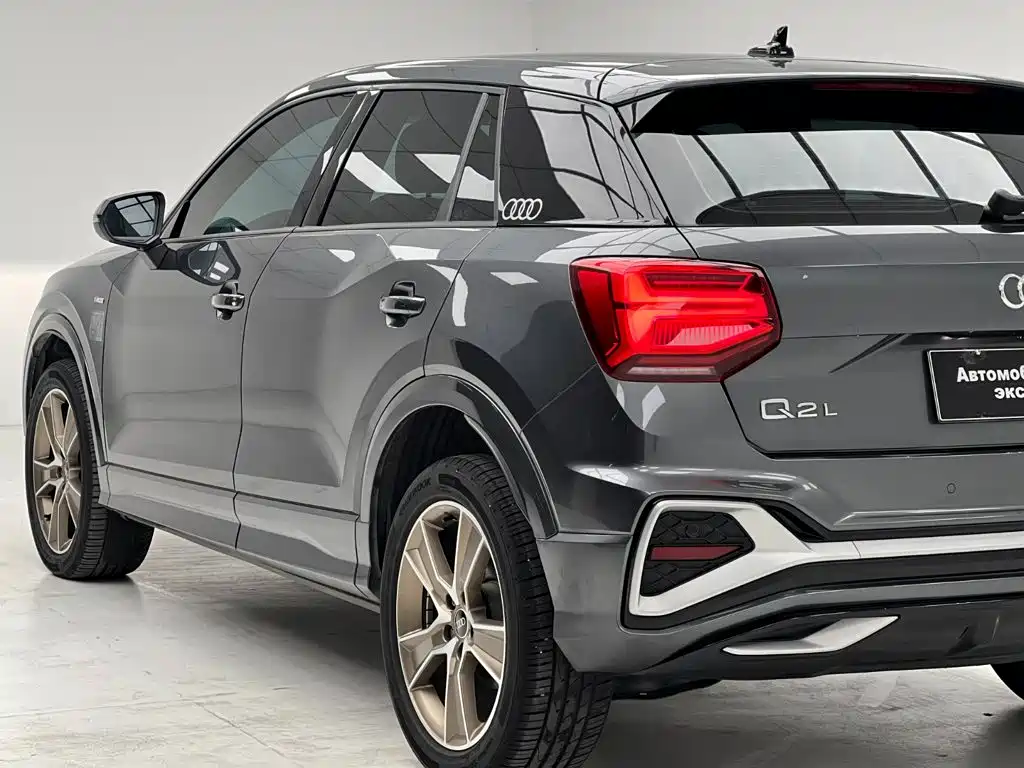 Audi Q2L 2022 — фото 17
