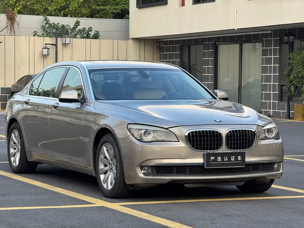 BMW 7 Series — миниатюра 3