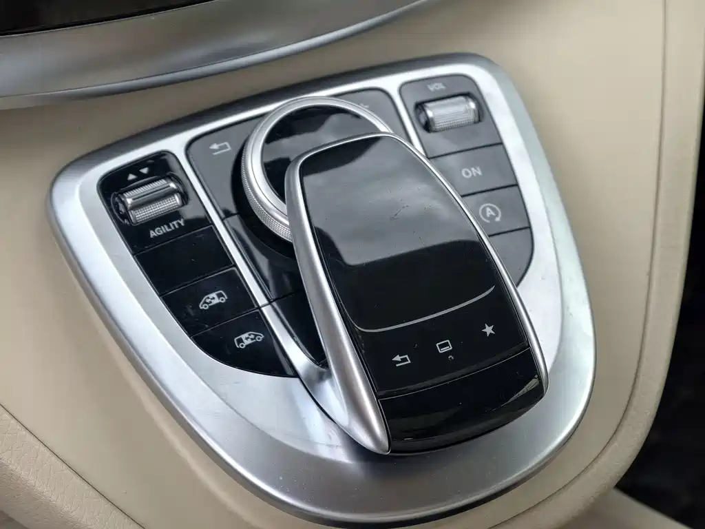 Mercedes-Benz V-Class — миниатюра 8
