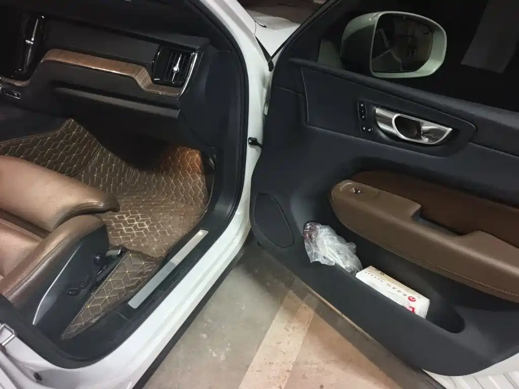 Volvo XC60 PHEV — миниатюра 19