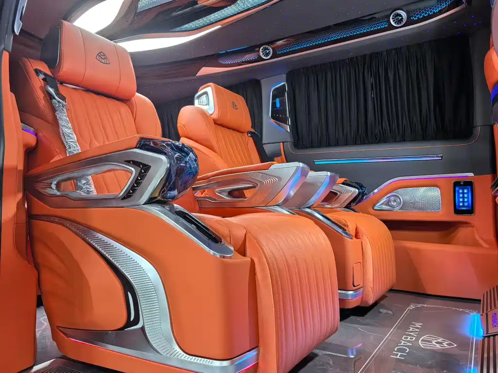 Mercedes-Benz Vito 2023 2.0T Elite 7 мест