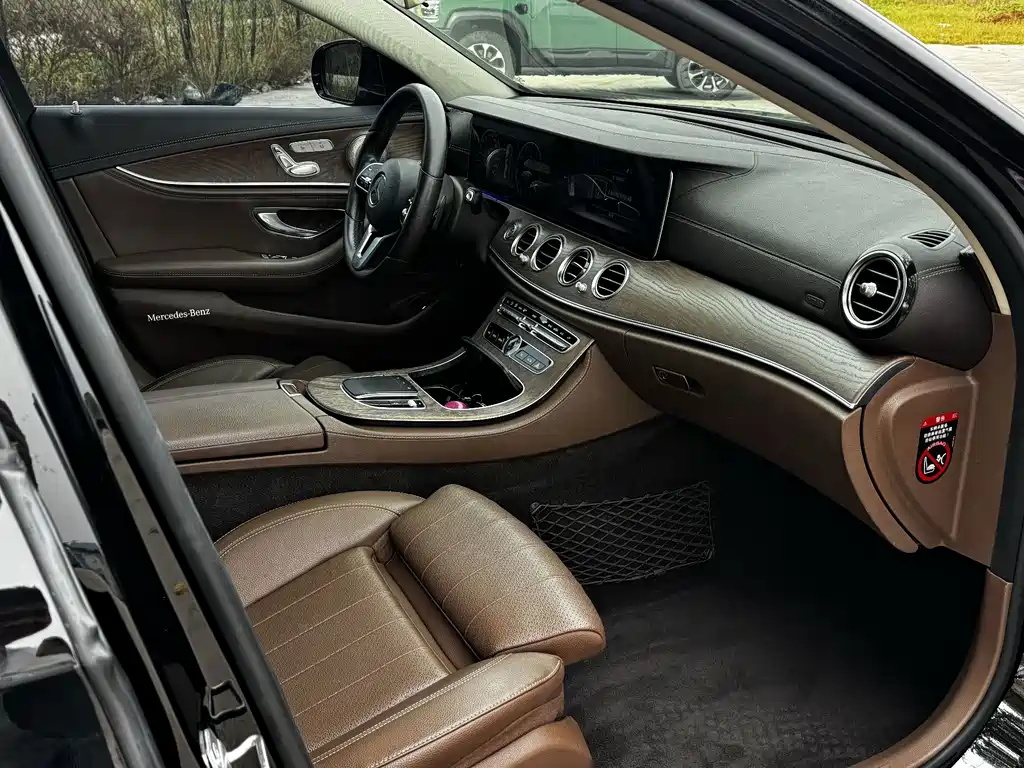 Mercedes-Benz E-Class — миниатюра 24
