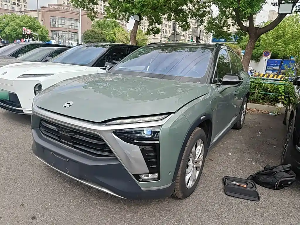 NIO ES8