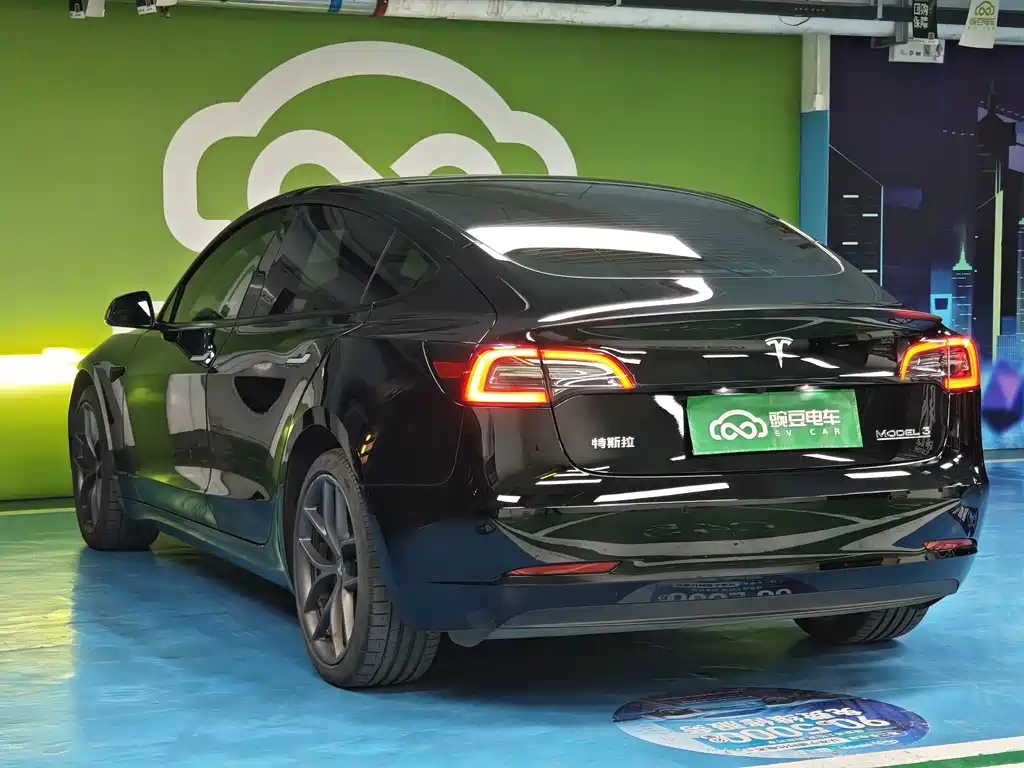 Tesla Model 3 — миниатюра 12