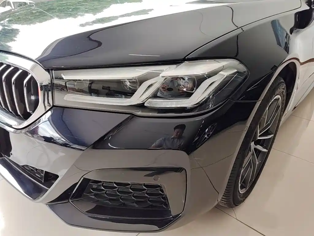 BMW 5 Series — миниатюра 24