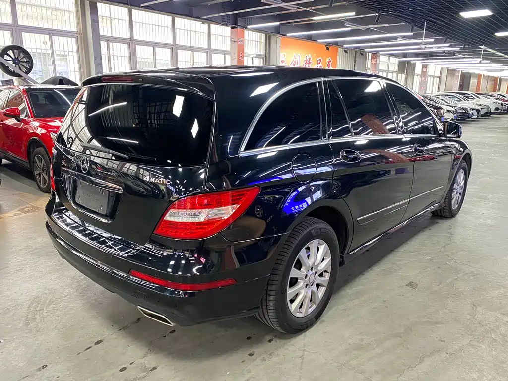 Mercedes-Benz R 2017 R 320 4MATIC