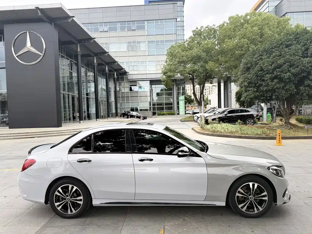 Mercedes-Benz C-Class — миниатюра 3
